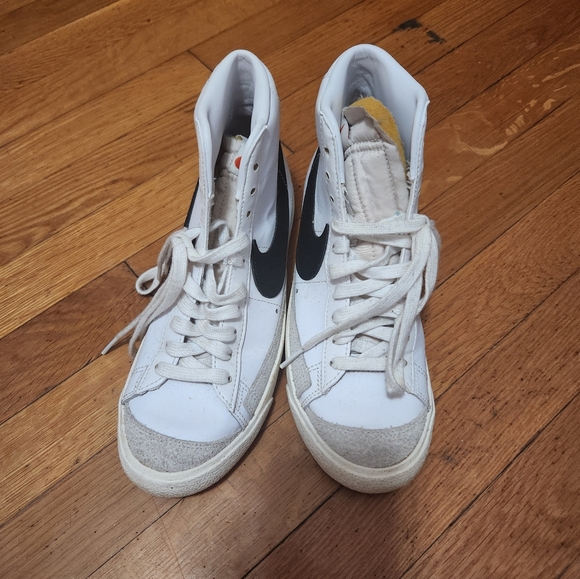 Nike blazers mid 77s size 7.5 only worn twice. - Picture 2 of 7
